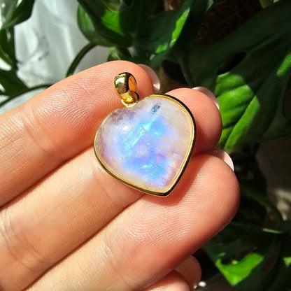 White Labradorite Heart Pendant #69B (S925) gold-plated