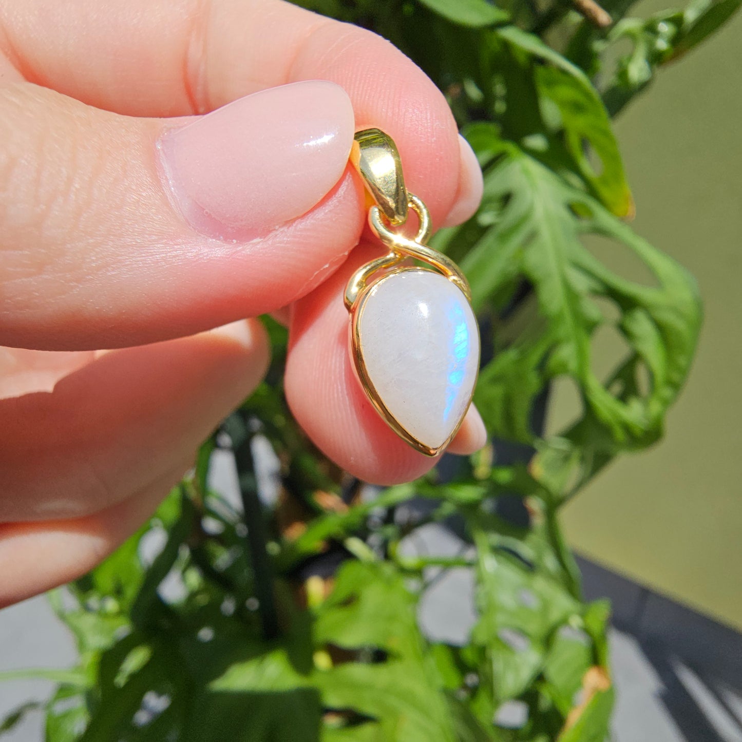 White Labradorite Teardrop Pendant (S925 Gold Plated)