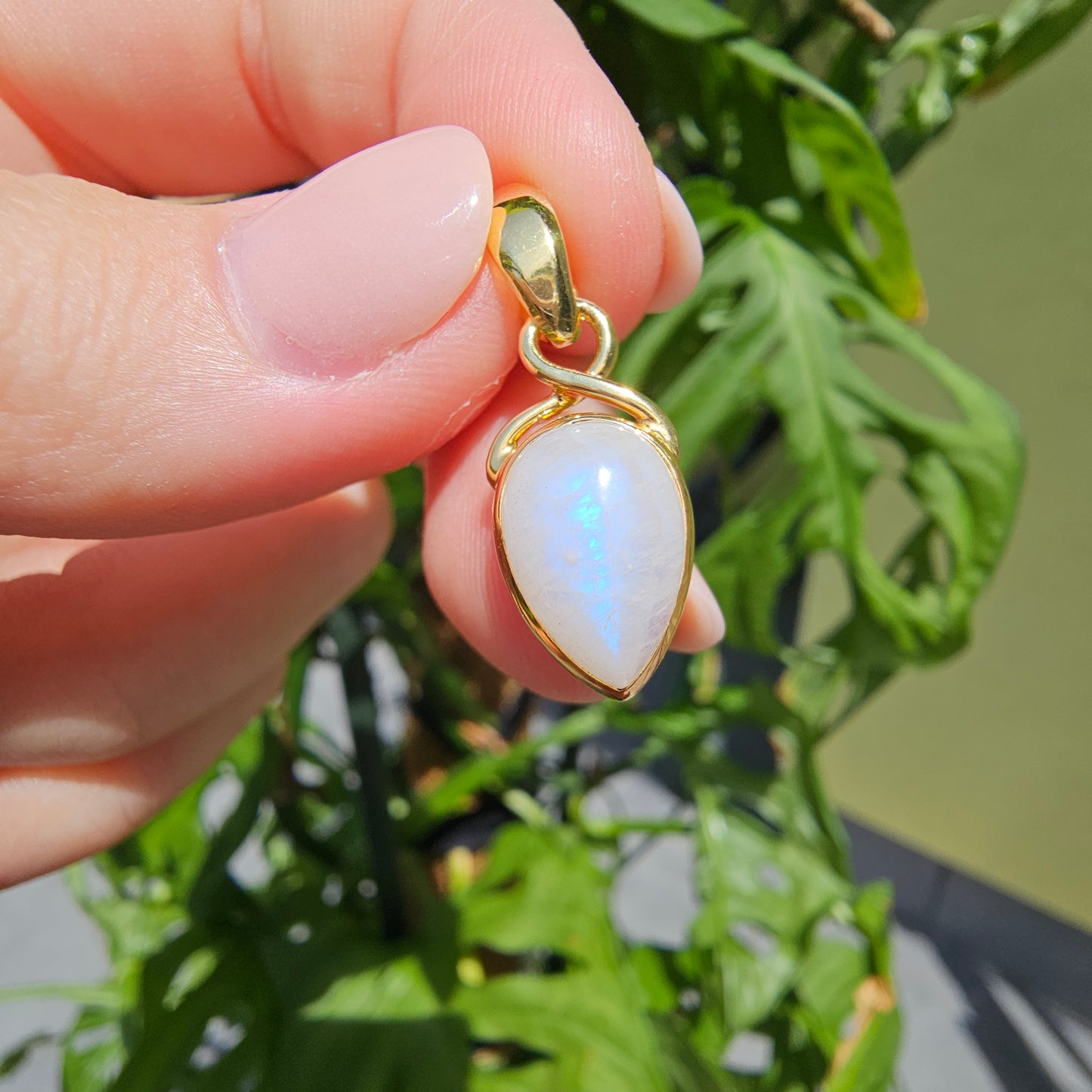 White Labradorite Teardrop Pendant (S925 Gold Plated)