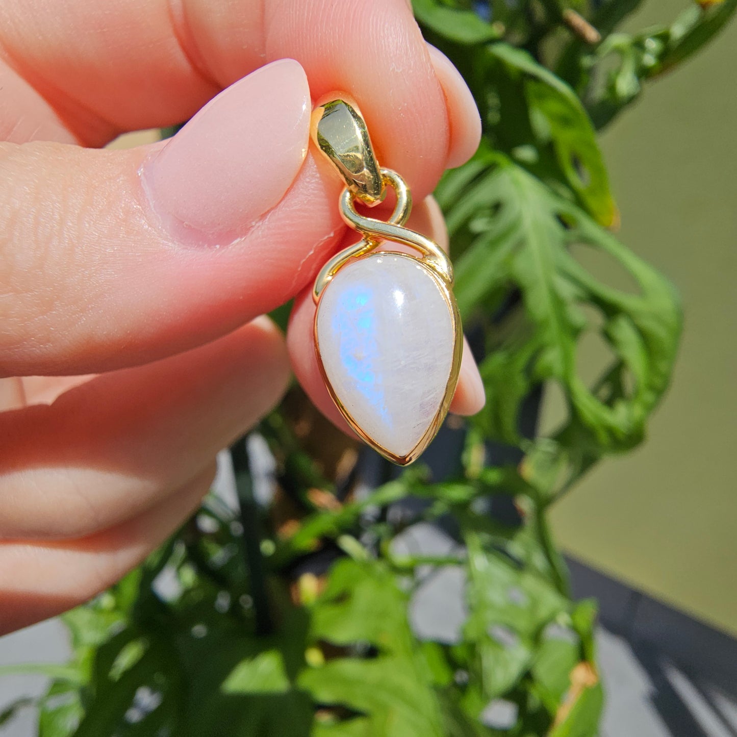 White Labradorite Teardrop Pendant (S925 Gold Plated)