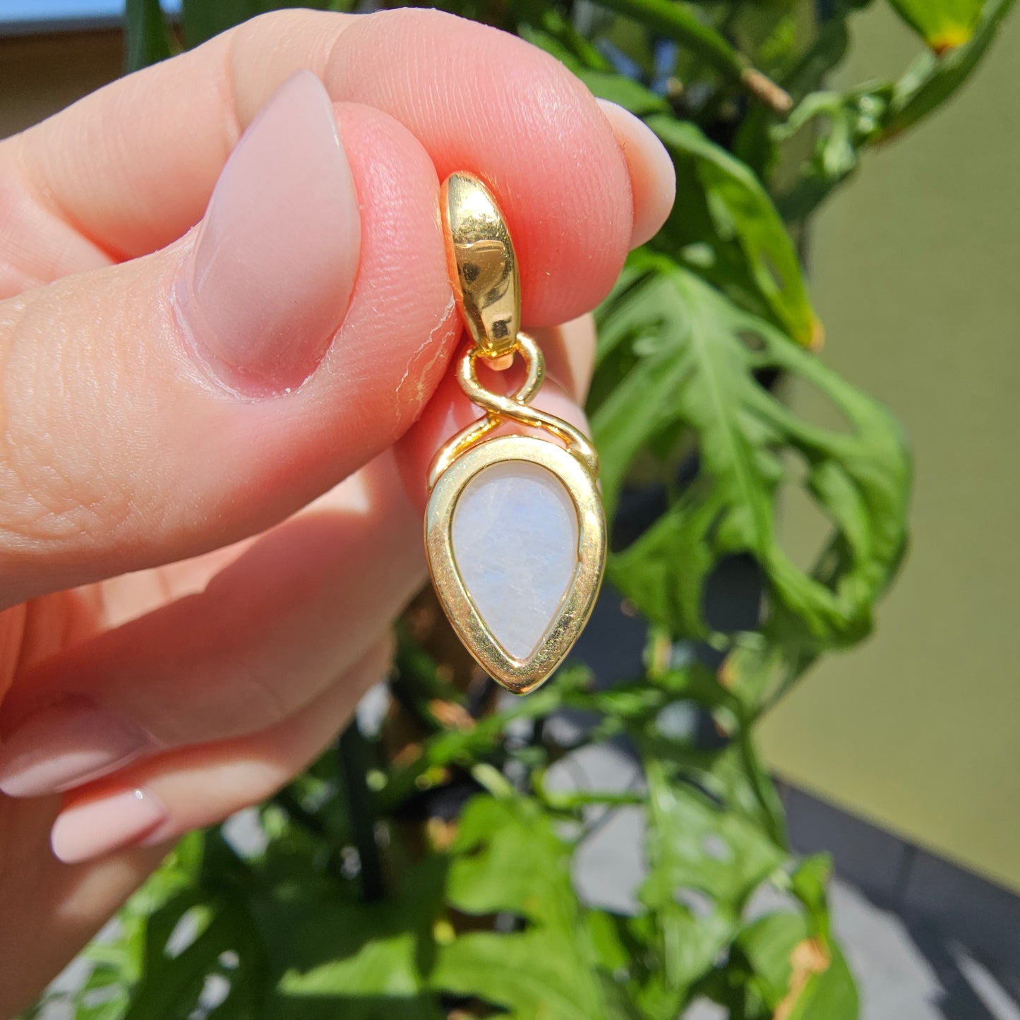 White Labradorite Teardrop Pendant (S925 Gold Plated)