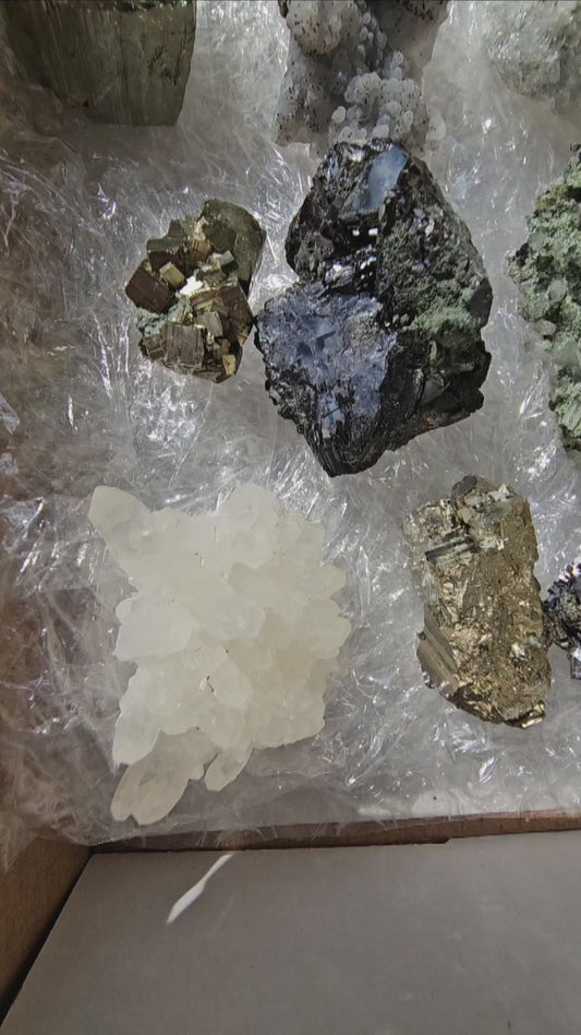 Gemischtes Flat Mineralien aus Bulgarien